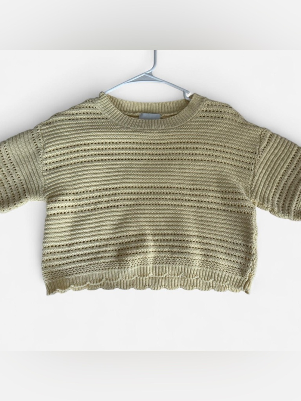 Light yellow Pink Rose knit cropped sweater. Size XS.